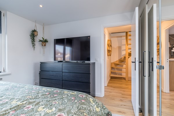 Foto - Te koop: Instapklare gemoderniseerde geschakelde 2 onder 1 kap woning met aanbouw, 3 slaapkamers, garage en een tuin in Voerendaal